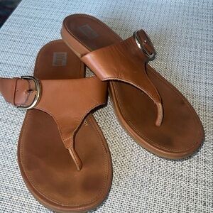Fitflop Gracie Toe-Post Thong Sandal Adjustable Buckle Leather Light Tan , size6